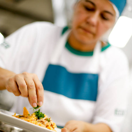 Imagem ilustrativa do curso de Cozinheira Escolar